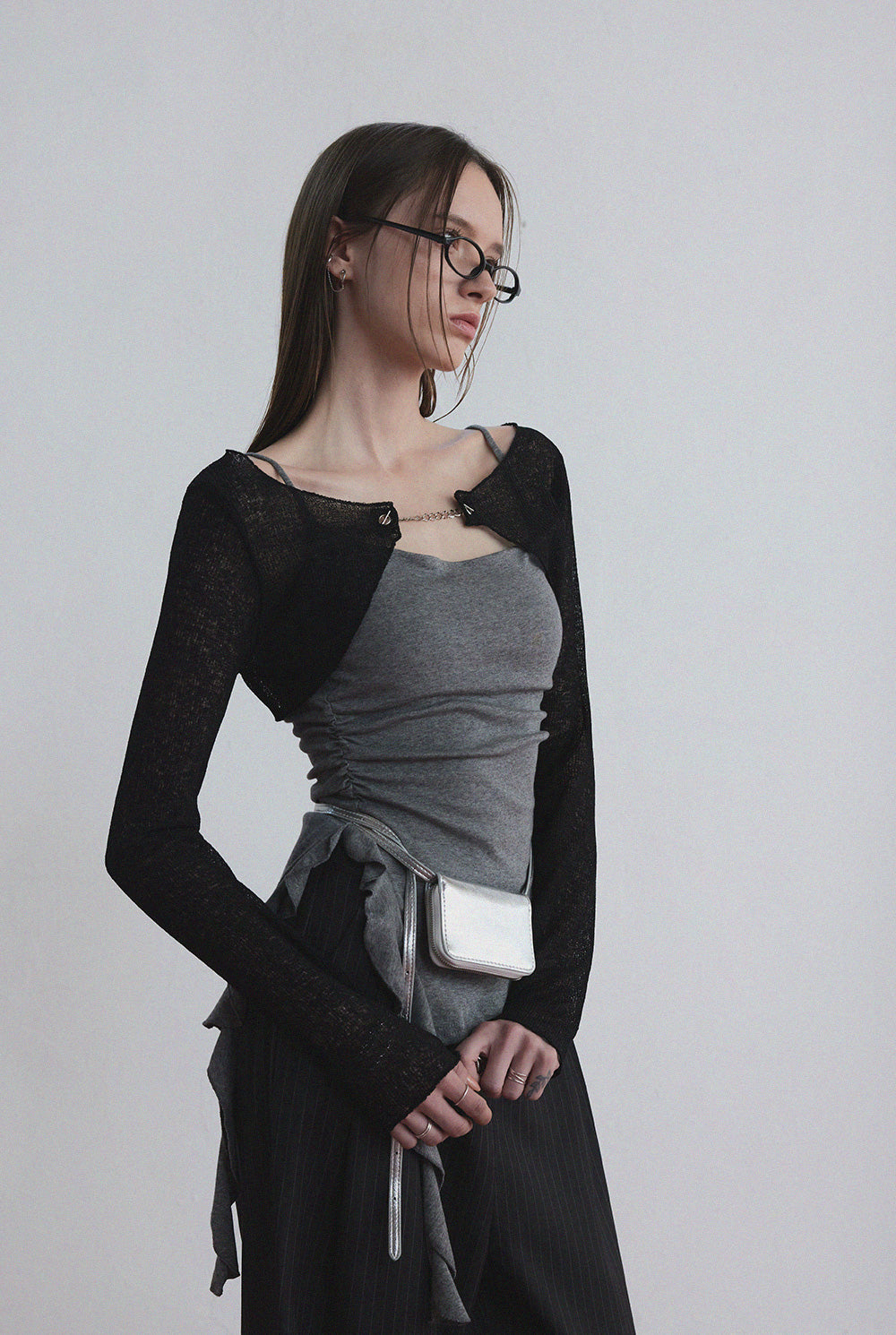 [TWEE] IGROWHIDE]Glinz asymmetrical shirring sleeveless and Clive Chain Bolero Cardigan-4