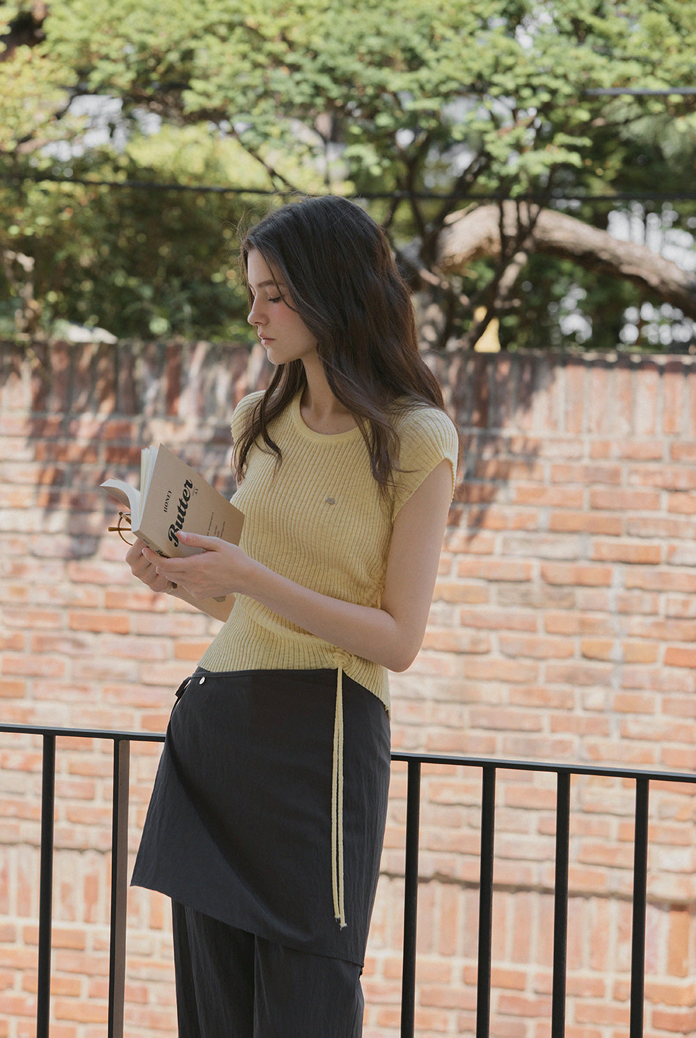 [TWEE] Holdy Asymmetrical String Short Sleeve Knit-4