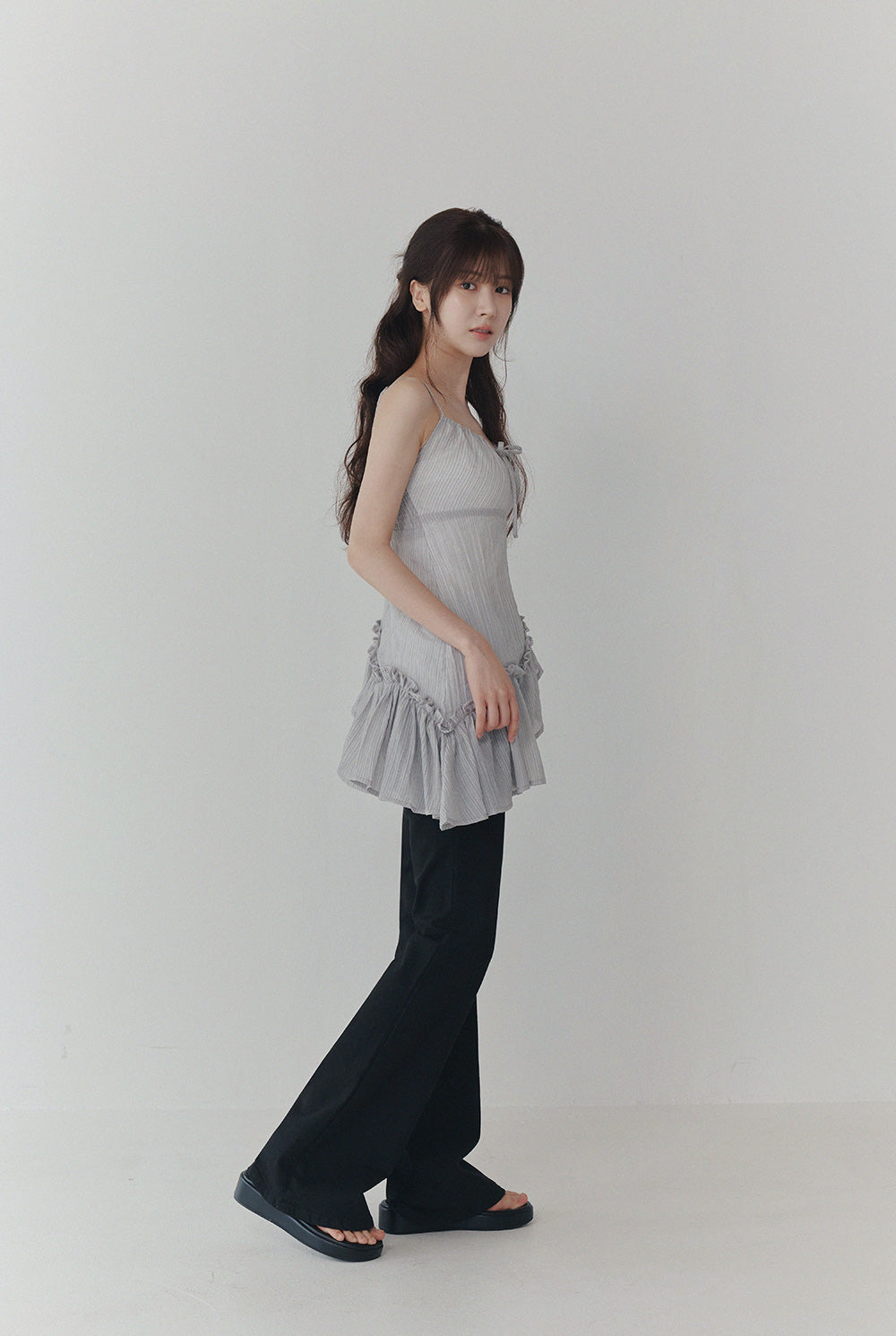 [TWEE] Ledel Asymmetric Ruffle Sleeveless Blouse-2