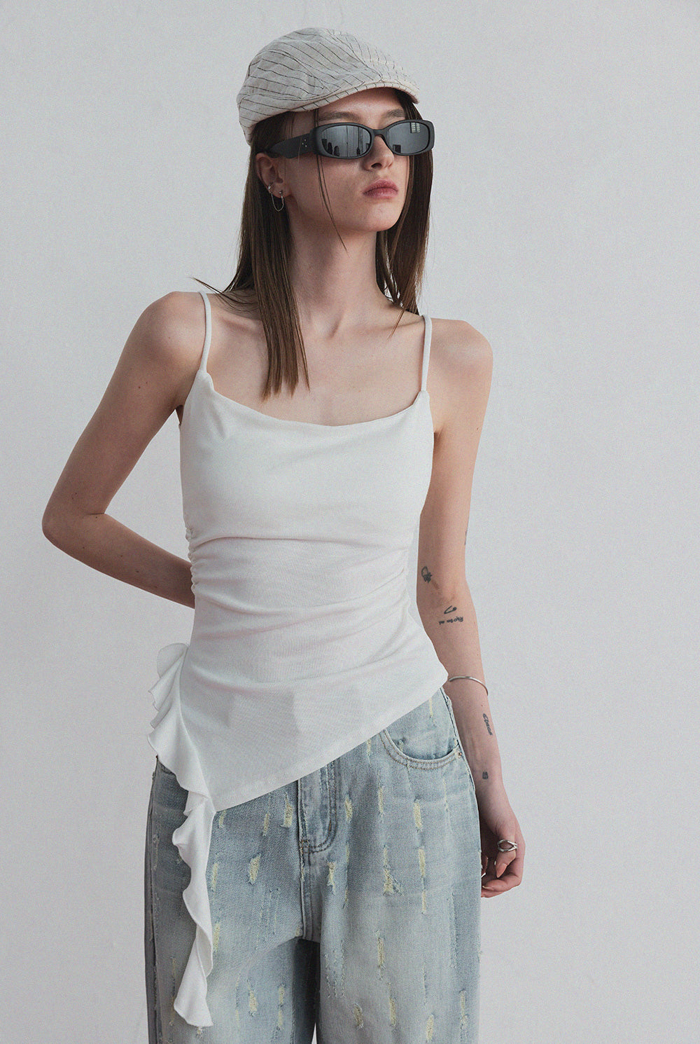 [TWEE] IGROWHIDE]Glinz asymmetrical shirring sleeveless and Clive Chain Bolero Cardigan-3